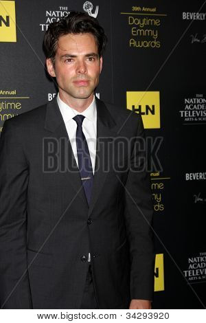 LOS ANGELES - JUN 23: Jason Cook megérkezik a 2012 Daytime Emmy-díj, a Beverly Hilton Hotel