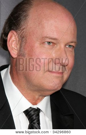 LOS ANGELES - JUN 23: Bill Geddie w sali prasowej 2012 Daytime Emmy nagrody w Beverly Hilt