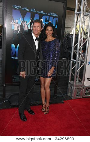 LOS ANGELES - JUN 24: Matthew McConaughey, Camila McConaughey ankommer til 