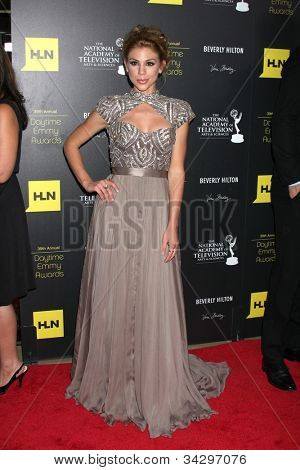 LOS ANGELES - JUN 23: Kate Mansi dorazí na 2012 Daytime Emmy Awards v Beverly Hilton Hotel v