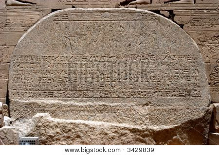 Starożytne hieroglify w świątyni Ptolemeusza