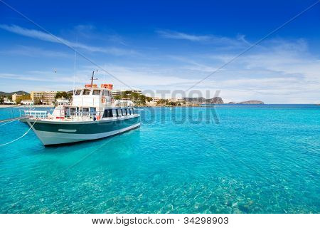 หาด Ibiza Patja des Canar น้ำสีฟ้าครามในหมู่เกาะแบลีแอริก