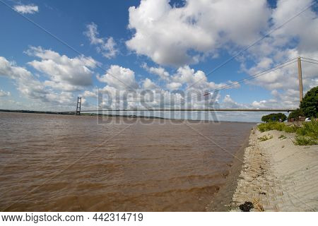 Wide Photo Of The Humber Bridge, Near Kingston Upon Hull, East Riding Of Yorkshire, England, Single-