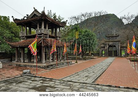 Тайский Vi Храм, Ninh Binh, Вьетнам