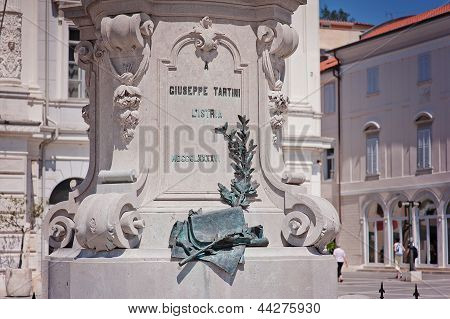 Giuseppe tartini monument detaljer i Piran, Slovenien