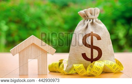 House And Dollar Money Bag. Property Valuation. Building Maintenance. Mortgage Loan Calculation. Rea
