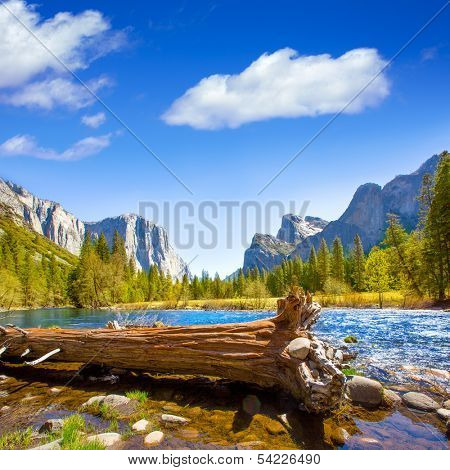 Yosemite Merced River el Capitan and Half Dome in California National Parks US