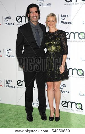 LOS ANGELES - OCT 19:  Amy Smart & Carter Oosterhouse arrives to 