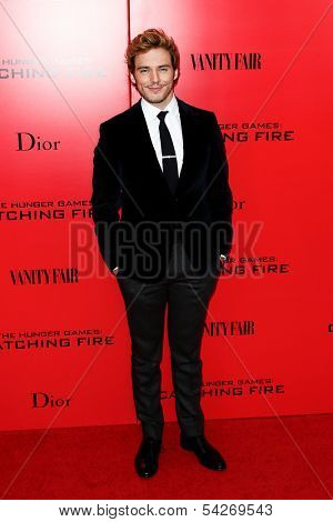 NEW YORK - NOV 20: Sam Claflin attends the 'Hunger Games: Catching Fire' premiere at AMC Lincoln Square Theater on November 20, 2013 in New York City.