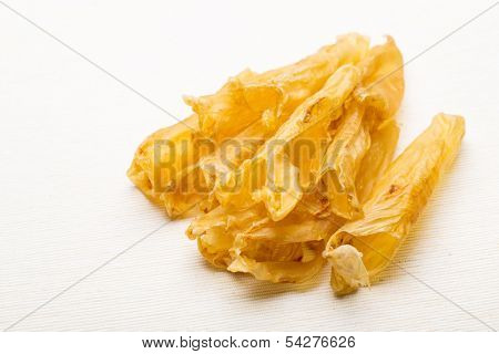 Dried fish maw