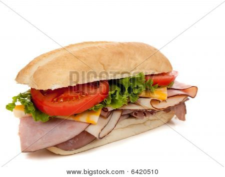 assortierte Fleisch Sandwich mit Befestigungen auf einem hoagie