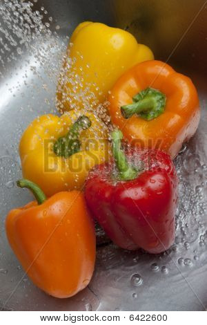 Peperone giallo rosso e arancione