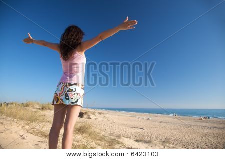 Frau anbeten Strand