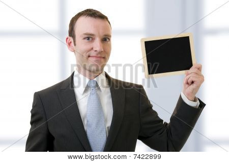 Homem e quadro-negro