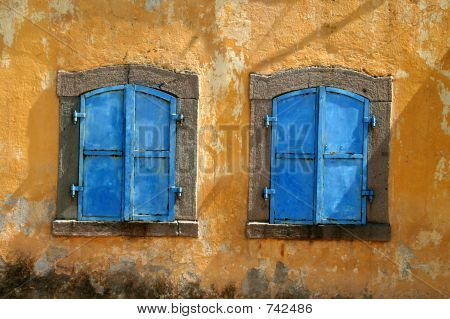 Janelas de uma casa provincial