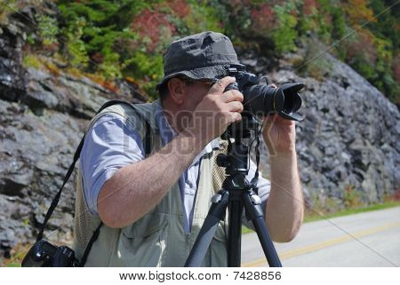 Photographe professionnel sur une séance Photo d'automne ensoleillé