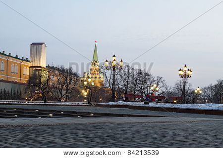 Manezh Square Cityscape Overlooking The Walls Of The Moscow Kremlin .
