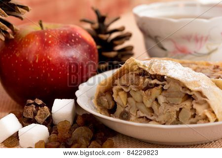 Apple strudel pie