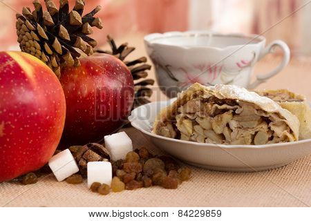 Apple strudel pie