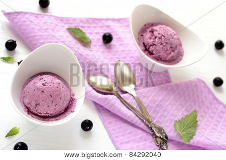 ?omemade ?lackcurrant ice cream
