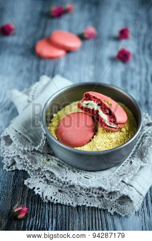 Makarons of chickpeas with pistachio cream