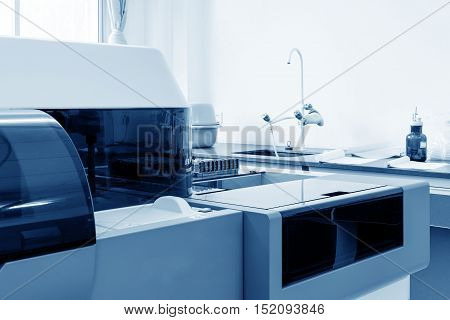 Automated biochemical analyzer for medical equipment in hospital laboratories.