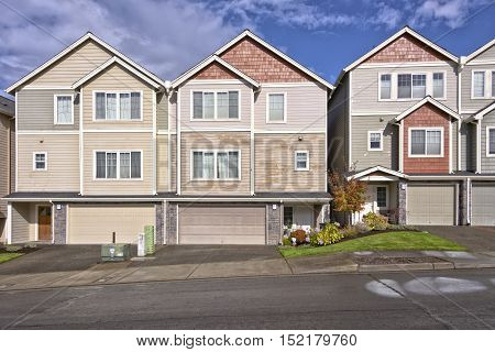 Family homes in a row in Gresham Oregon.