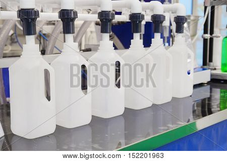 The image of plastic bottle packer