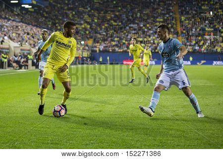 VILLARREAL, SPAIN - OCTOBER 16th: Dos Santos with ball during La Liga soccer match between Villarreal CF and R.C. Celta de Vigo at El Madrigal Stadium on October 16, 2016 in Villarreal, Spain