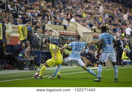VILLARREAL, SPAIN - OCTOBER 16th: Manu Trigueros with ball during La Liga soccer match between Villarreal CF and R.C. Celta de Vigo at El Madrigal Stadium on October 16, 2016 in Villarreal, Spain