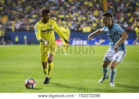 VILLARREAL, SPAIN - OCTOBER 16th: Dos Santos with ball during La Liga soccer match between Villarreal CF and R.C. Celta de Vigo at El Madrigal Stadium on October 16, 2016 in Villarreal, Spain