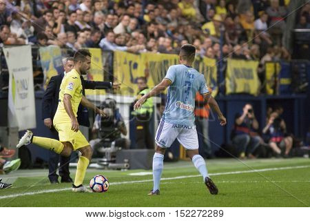 VILLARREAL, SPAIN - OCTOBER 16th: Mario with ball during La Liga soccer match between Villarreal CF and R.C. Celta de Vigo at El Madrigal Stadium on October 16, 2016 in Villarreal, Spain