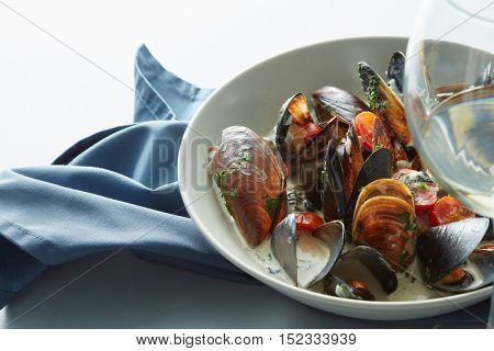 Mussel with white wine sauce and french frie