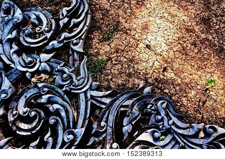 Art on the ground blend beautifully and peacefully.