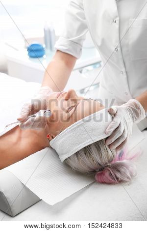 Mesotherapy microneedle, the woman at the beautician
Microneedle mesotherapy, face lift