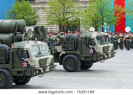 มอสโก - 6 พฤษภาคม: S 400 Triumf ชุดซ้อมพาเหรดทหารบนฉลองครบรอบของชัยชนะใน G
