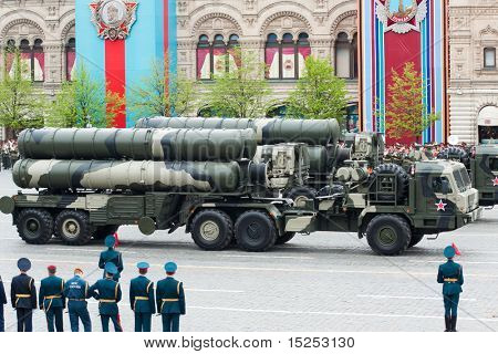 มอสโก - 6 พฤษภาคม: S 400 Triumf ชุดซ้อมพาเหรดทหารบนฉลองครบรอบของชัยชนะใน G