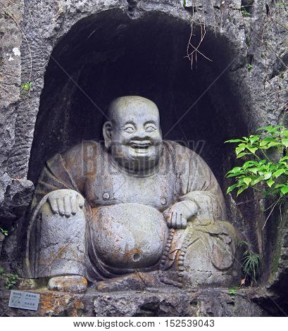 Feilai Feng Grottoes With Fine Buddhist Stone Carvings