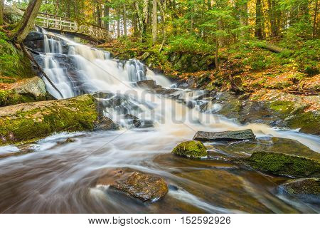 Potts Falls are located near Bracebridge Ontaio in the District of Muskoka.