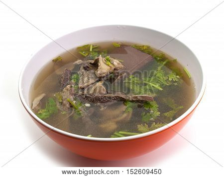Boiled offal Put them in a bowl Placed on a white background.