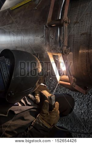 The jointing of large diameter pipes together using a chain of centralizer