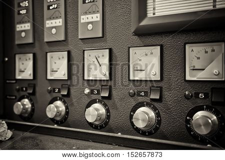 Dashboard control for local heat treatment of welded joints with temperature sensors and ammeters. Sepia