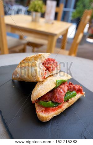 Sausage butty with green pepper and tomato.