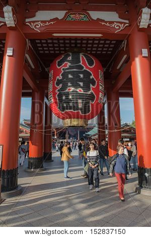 TOKYO, SENSOJI TEMPLE, JAPAN - OCTOBER 12 ,2016: The Kaminarimon (Thunder Gate), the gate of Sensoji Temple and the symbol of Asakusa, Tokyo, Japan. October 12 2016