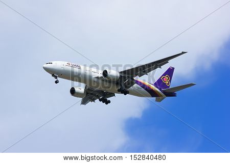 CHIANGMAI, THAILAND- JULY 10 2014 :Boeing 777-200ER HS-TJS of Thaiairway. landing to Chiangmai airport from Bangkok Suvarnabhumi, thailand.