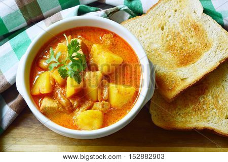 Chicken Mussaman Curry (Thai food menu) with toast.