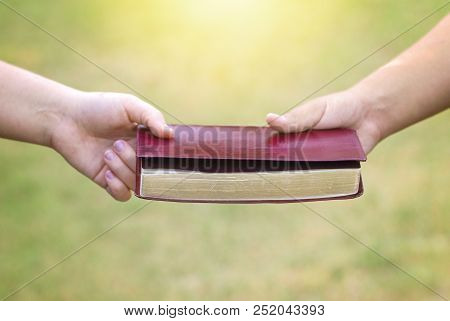 People Share The Bible With Their Friends