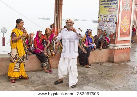 Rameshwaram, Tamil Nadu, India- March Circa 2018. At The Gate, Unidentified Hindu Pilgrims People Re