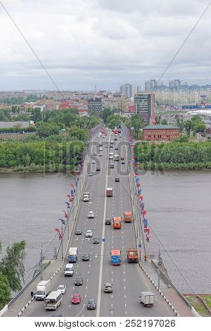 Nizhny Novgorod, Russia. - June 6.2018. A View Of The Kanavinsky Bridge Across The Oka River From Th