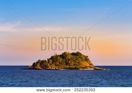 Alone Island Ocean Image & Photo (Free Trial) | Bigstock
